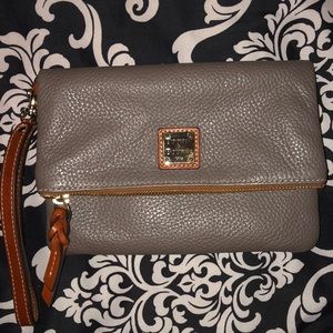 Dooney & Burke pebble colored wristlet 👛